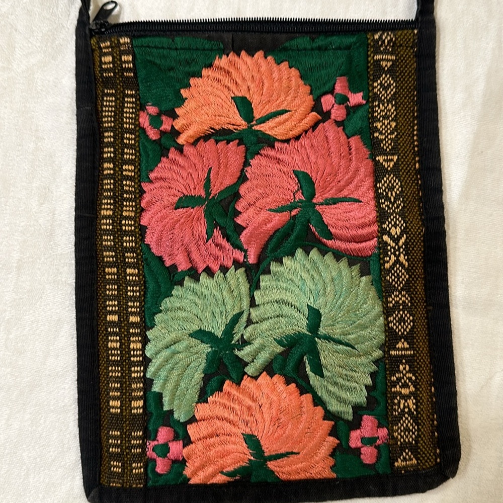 Small Embroidered Purse - Picture 5 of 5